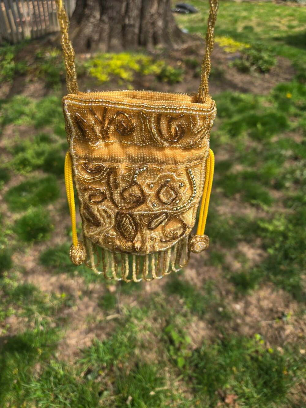 Small gold hand embroidered beaded purse for garden party - Picture 2 of 14